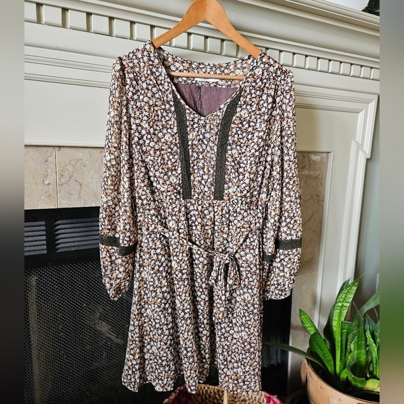 Calie Paris Dresses & Skirts - Calie Paris Floral Dress Size M